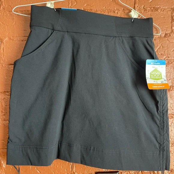 Columbia Women's Black Shorts - Picture 1 of 2